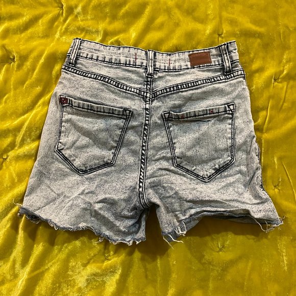 Light acid washed Denim Jean Shorts - Picture 5 of 7